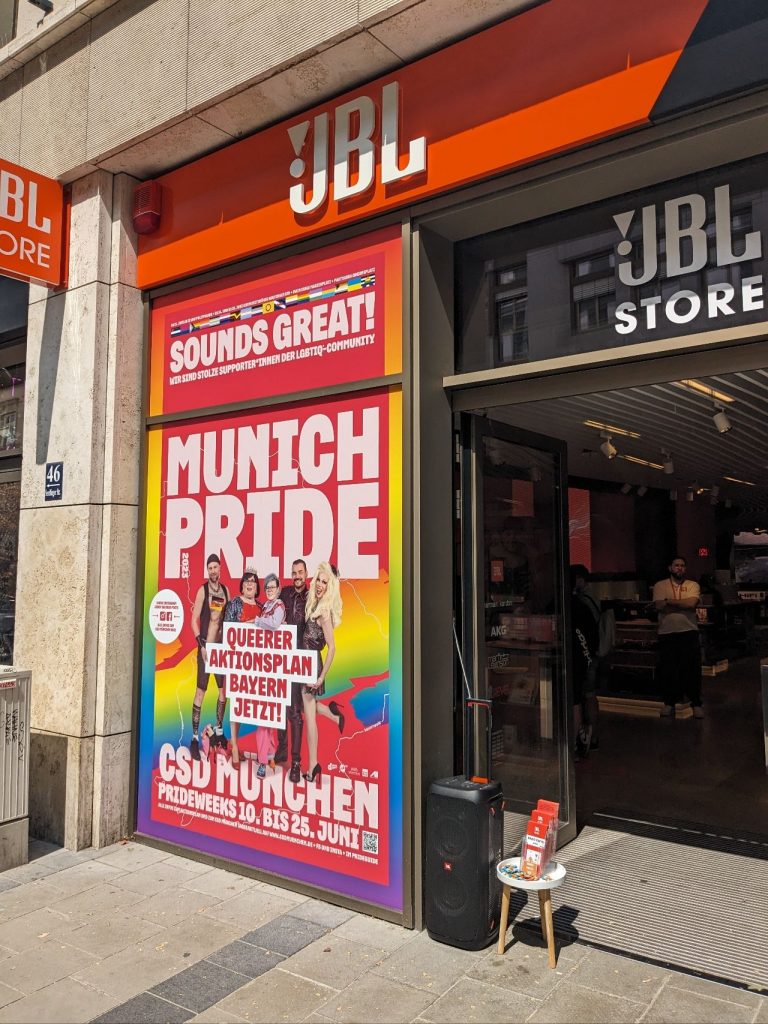 JBL Store in München zum Christopher Street Day (HARMAN)